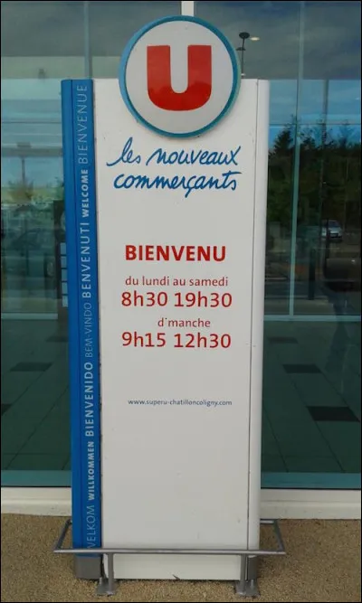 Ne cherchez pas une faute d'orthographe mais terminez ce dramatique écrit d'Emile Zola : Puis, c'était un capitaine, le bras gauche arraché, le flanc droit percé jusqu'à la cuisse, étale sur le ventre, qui ...