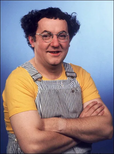 De quelle couleur &eacute;tait la c&eacute;l&egrave;bre salopette de Coluche ?