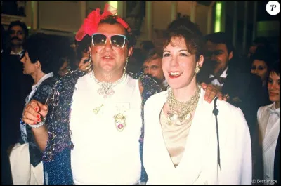 Combien d'&eacute;pouses a eu Coluche ?