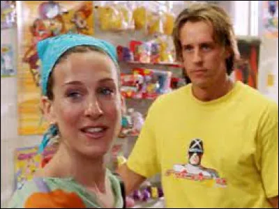 Qu'est-ce qui pose problème dans sa relation avec cette conquête et qui va pousser Carrie à le quitter ?