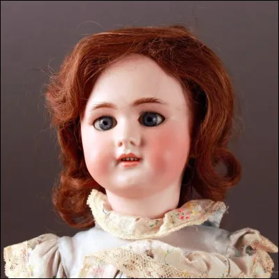 À quelle occasion se diffuse la mode de la poupée "bébé" que l'on pouvait materner ?