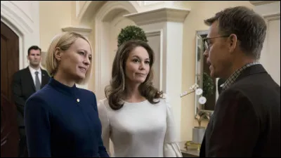 Dans quelle série voyons-nous Kevin Spacey, Robin Wright, Kate Mara, Mahershala Ali, Diane Lane, Patricia Clarkson et Neve Campbell ?