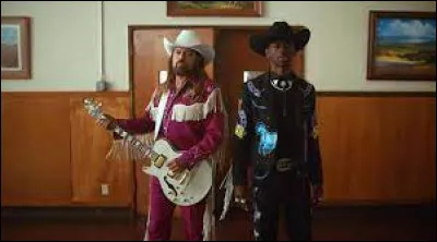 Quels chanteurs am&eacute;ricains ont fait le buzz en 2019 gr&acirc;ce &agrave; leur chanson intitul&eacute;e "Old Town Road" ?