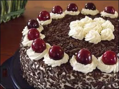 Quel fruit retrouve-t-on dans la forêt-noire ?