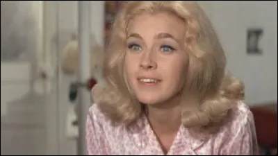 Cette actrice emblématique des films des années 1970, avec ses rôles dans "Vincent, François, Paul et les autres", "la Menace", "Le Serpent", se nomme ...
