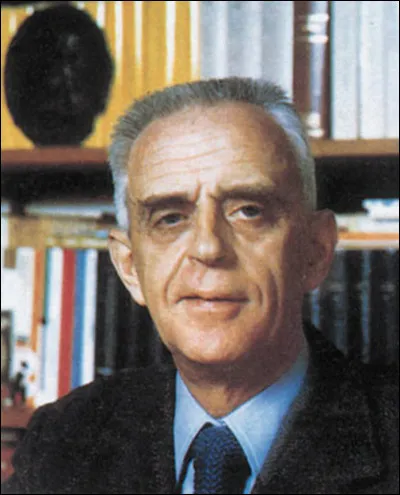 Ce juriste auteur de très nombreux ouvrages de droit constitutionnel, de sociologie du droit et de science politique, se nomme ...