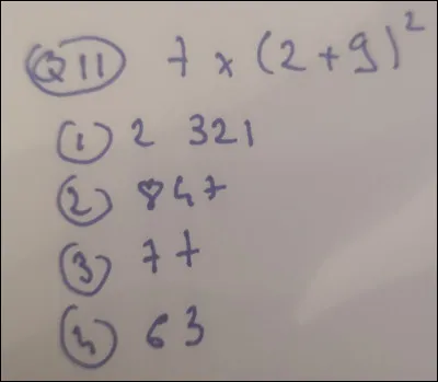 À quelle réponse est égal 7 * (2 + 9)² ?