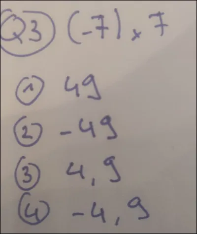 À quelle réponse est égal (-7) * (7) ?