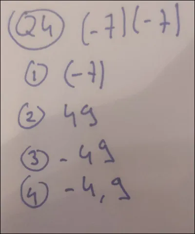 À quelle réponse est égal (-7) * (-7) ?