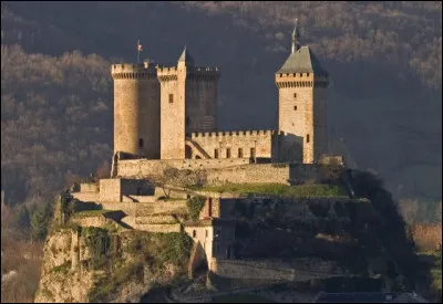 Dans quelle langue "château" se dit-il "castello" ?