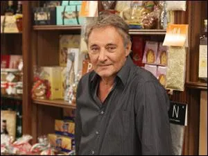 Qu'arrive-t-il,  la fin, au braqueur jou par l'acteur Jean Louis Tribes ?