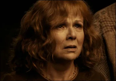 Où s'est-elle réfugiée lorsque Ron est identifié comme étant avec Harry Potter, l'ennemi n°1, dans le dernier tome ?