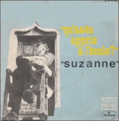 Manu est arrivé en retard, il a même loupé le dessert ! Mais il tenait à te faire ce dernier petit cadeau. Il a retrouvé ce vinyle dans son grenier, la pochette est un peu abîmée, mais tu sauras reconnaître ce chanteur !
