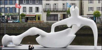 Moore fut un des plus grands sculpteur anglais des années 50. Quel était son prénom ?