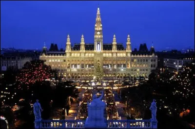 Qui chante "Les Valses de Vienne" ?