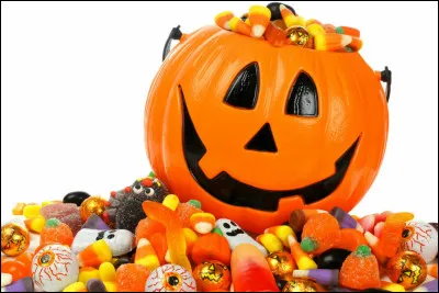 Que viennent chercher les enfants déguisés le jour d'Hallowen en sonnant chez les gens ?