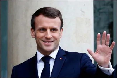 De quel pays Emmanuel Macron est-il le dirigeant ?