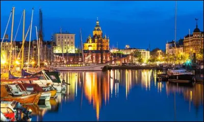 De quel pays Helsinki est-elle la capitale ?