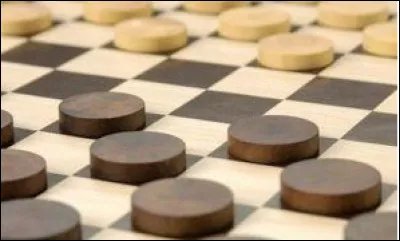 Combien de pions y a-t-il au jeu de dames ?