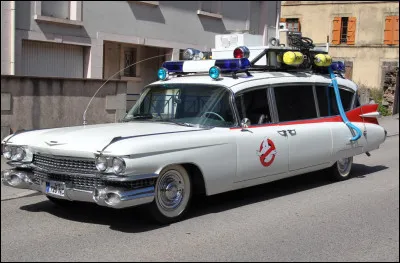 Dans laquelle de ces sagas voyons-nous cette voiture ?