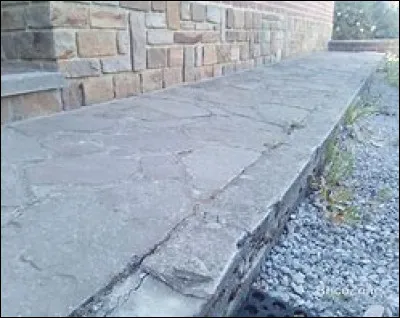 Un cheval peut-il emprunter un trottoir ?