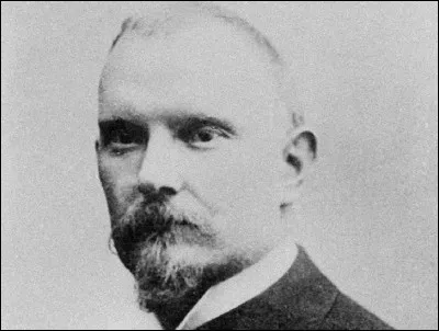 Qui est cet écrivain, auteur de cette citation : ''Nuages : les descentes de lit de la lune.'' ?