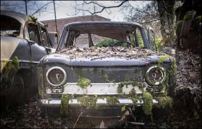 Je vous le donne en mille. Essayez de retrouver le nom de cette vieille carcasse, c'est une...