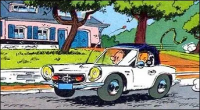 Quel personnage conduit cette Honda décapotable ?