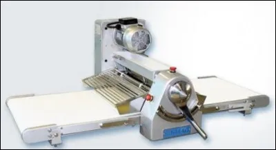 L/. La machine est faite pour aplatir et allonger une pâte, au sens propre du terme.
Le verbe qui indique l'action peut aussi vous anéantir, au sens figuré !