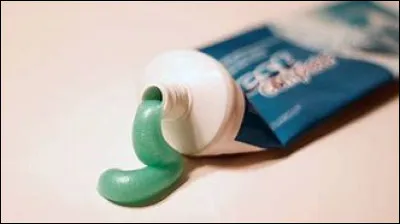 Quelle est la date de l'invention du tube de dentifrice ?