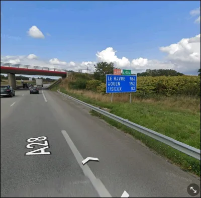 Nous sommes dans une ville moyenne, normande, à l'Est de Rennes.