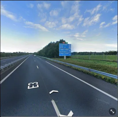 On se situe en région bretonne dans une ville plutôt secondaire à l'échelle régionale. De laquelle s'agit-il ?