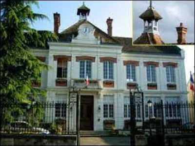 Nous terminons notre balade comme nous l'avons commencée, c'est -à-dire en Île-de-France. Nous sommes à Vulaines-sur-Seine, ville de l'aire d'attraction Bellifontaine, située dans le département ...