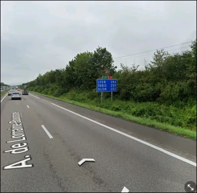 Cette grande ville se situe au nord-est de la France et est assez proche de grandes villes de France. Laquelle est-ce ?