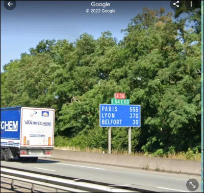 On est dans une grande ville de l'ancienne région Alsace, on se situe à environ 190 kilomètres de Nancy. Quelle est cette ville ?