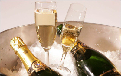 Champagne est un vin effervescent français.