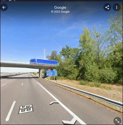 Je viens de quitter une ville &agrave; cheval entre la r&eacute;gion Normandie et la r&eacute;gion parisienne, de quelle ville est-ce que je parle ?