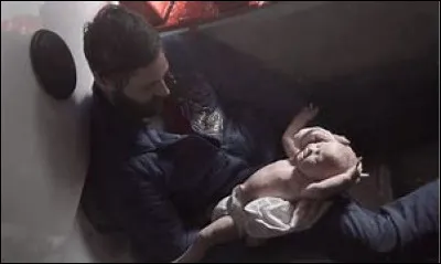 C'est la femme du docteur Reynolds, elle s'appelle...