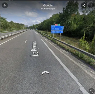 Je viens de quitter une ville pyr&eacute;n&eacute;enne &agrave; seulement 40 kilom&egrave;tres de Lourdes. Quelle est cette ville ?