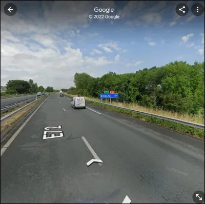 Je suis vers une ville entre Toulouse et Bordeaux, sur l'A62, de quelle ville s'agit-il ?