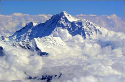 Comment est la neige dans le livre d'Henri Troyat ?