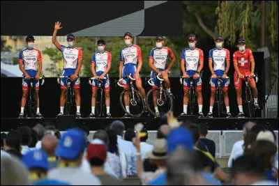 Combien d'équipes participaient à ce tour ?