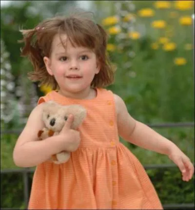 Un enfant peut s'asseoir  l'avant d'une voiture ...