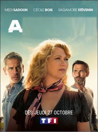 Quelle est cette série, un thriller dramatique où un couple et leurs deux enfants se trouvent piégés par les fantasmes d'un voisin manipulateur malveillant ?