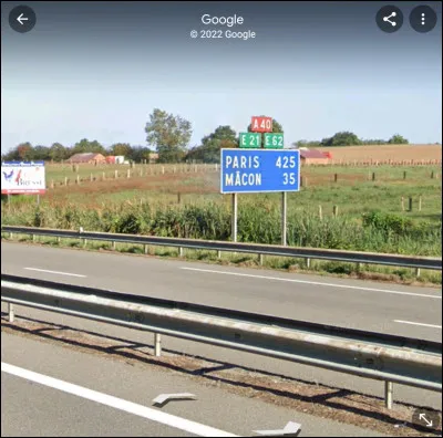 Je suis dans une ville de la r&eacute;gion Auvergne-Rh&ocirc;ne-Alpes, se situant environ entre Lyon et Gen&egrave;ve. De quelle ville s'agit-il ?