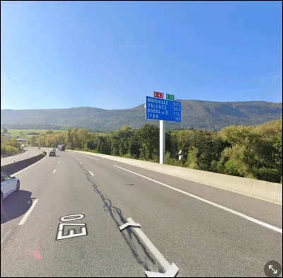 On est dans une ville alpine, &agrave; environ 60 kilom&egrave;tres de Grenoble. Quelle est cette ville ?