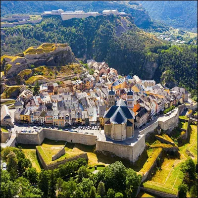 Dans quel département est situé Briançon ?