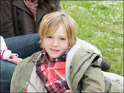 Comment s'appelle le fils de Clem et Julien ?