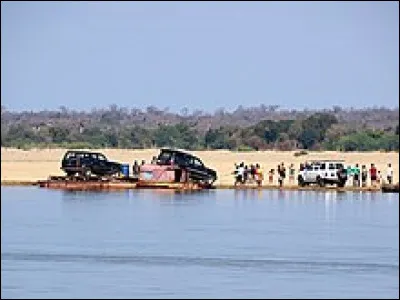 Le Mangoky (714 km) est le plus long fleuve...
