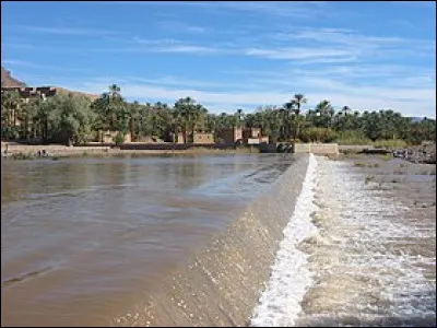 Il est le plus long fleuve du Maroc avec 1 100 kilom&egrave;tres de long. Quel est son nom ?
